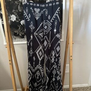 Billabong Black and White "Midnight Hour" Wide-Leg Beach Pants (size Large)